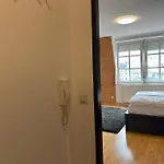 Near Main Train Station Apartment Linz