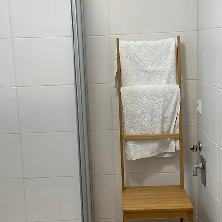 Near Main Train Station Apartment *