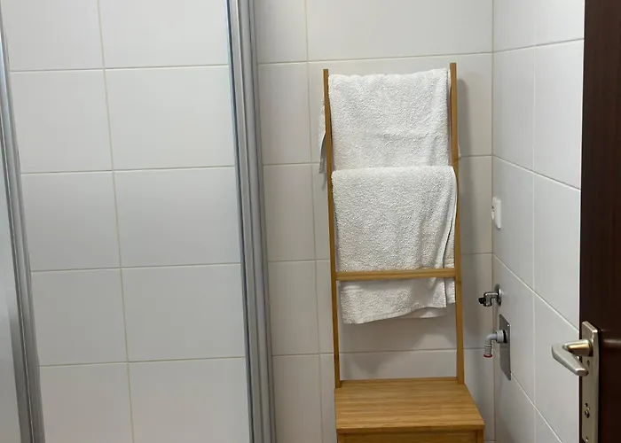 Near Main Train Station דירה *