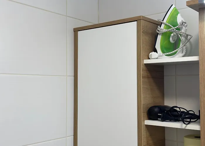 Near Main Train Station דירה